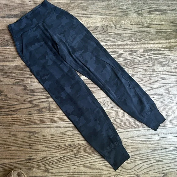 Lululemon Align Jogger Gray black Camo Yoga Size 4 EUC - Picture 4 of 7